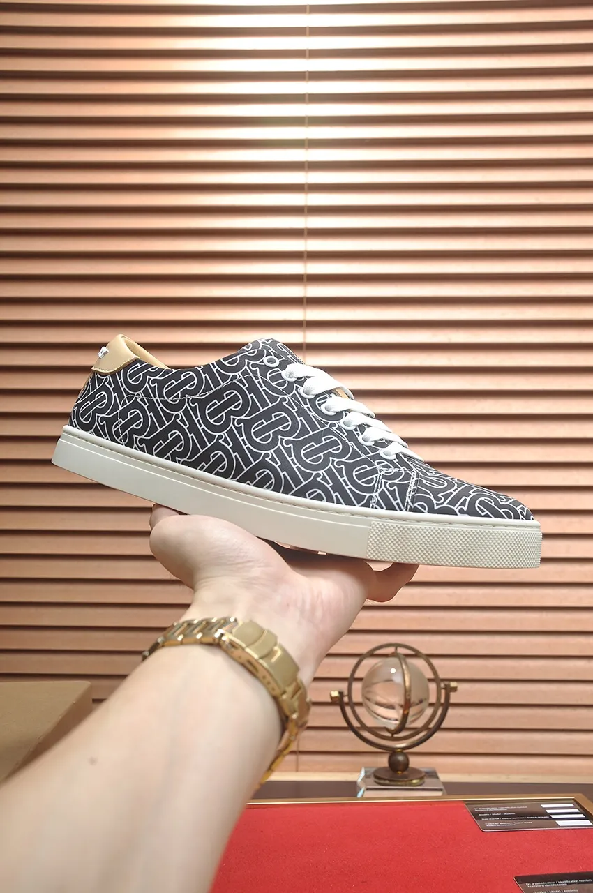 Men's shoes💰480💶[Burberry] (cowhide lining) classic low-top sneakers｜Imported cowhide with classic plaid fabric｜Cow leather lining｜Original outsole｜Fine workmanship and comfortable to wear Size: 38-44 (customized at 45)